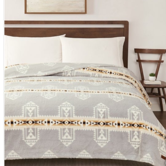 Pendleton Faux Fur Luxe Blanket